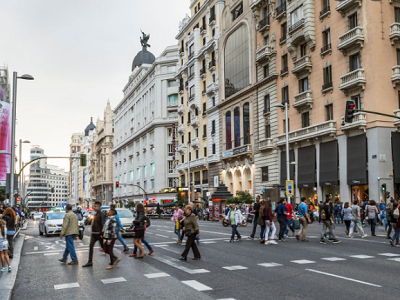 La guerra mantiene por segundo mes consecutivo el consumo en Madrid un 46% por debajo que antes del Covid