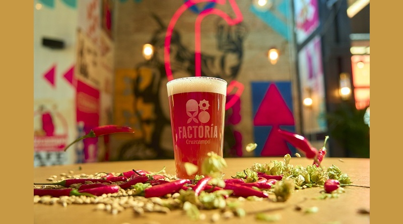 Nuevo Cruzcampo con chiles rojos picantes