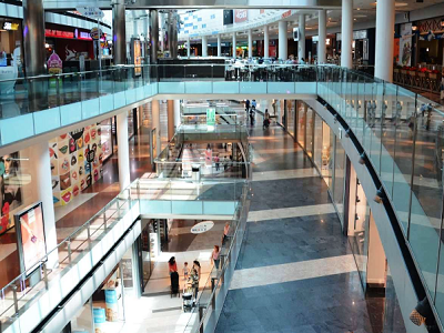 La actividad de los centros comerciales repunta tras el desplome de 2020