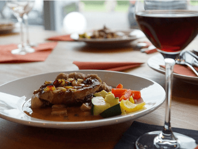 El 35% de los españoles comen o cenan en restaurantes al menos una vez por semana