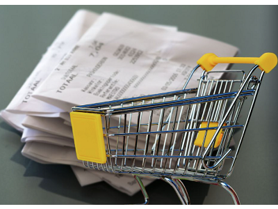 Casi tres cuartas partes de los consumidores reducen las compras no esenciales