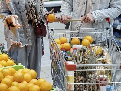 Las grandes cadenas han subido el 44% de los precios afectados por la rebaja del IVA, según Facua