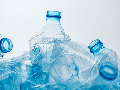 El 74% de la recaudación del Impuesto al Plástico procede de los sectores alimentación y fabricación