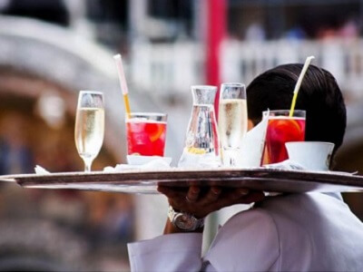 El empleo en restauración continúa por debajo del nivel previo a la pandemia