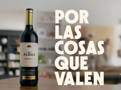Viña Albali refuerza sus valores de calidad, tradición y confianza en su nueva campaña