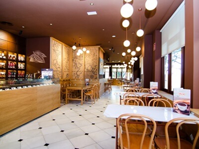 Chocolates Valor celebra los 40 años de su primera chocolatería