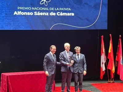 El director de Udapa, Alfonso Sáenz de Cámara, recibe el premio Nacional de la Patata