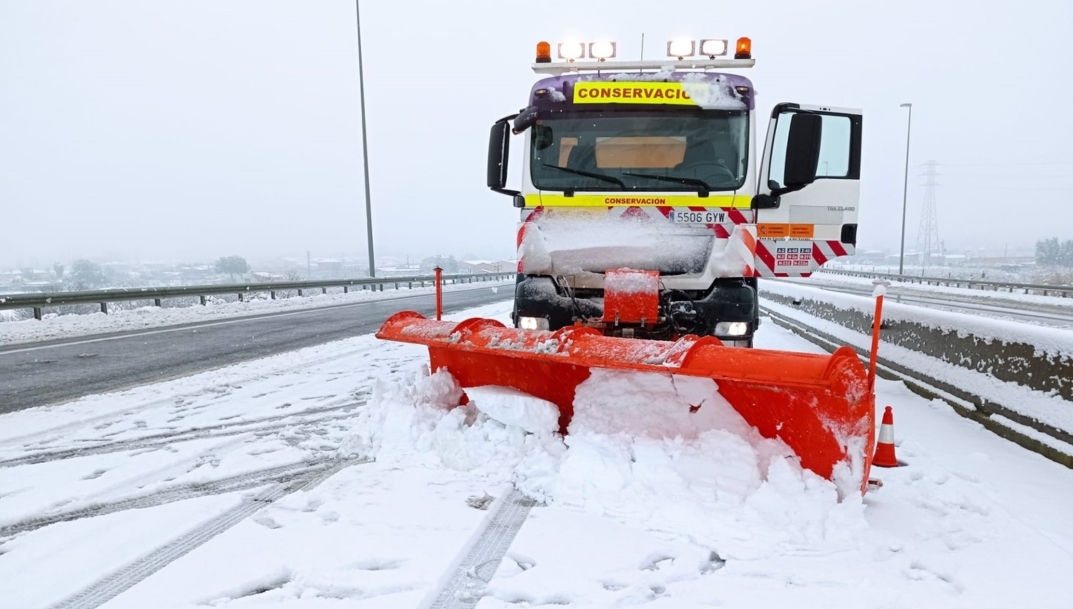Transportes amplía el dispositivo invernal a 659 quitanieves y 126.615 toneladas de fundentes ante las nevadas