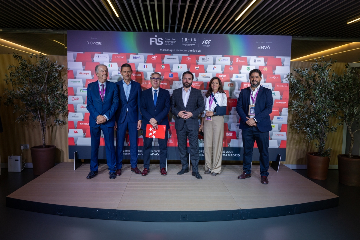 De izda. a dcha.: Eduardo Abadía ( AEF), José Luis Serrano (BBVA España), Ángel Luis Martín (Comunidad de Madrid), Ángel Niño (Ayuntamiento de Madrid), Luisa Masuet (AEF) y Raúl Calleja (FIS).
