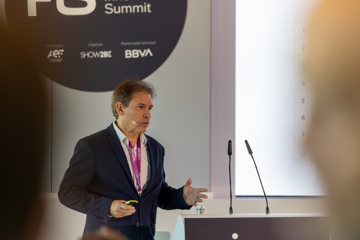 Carlos Azofra, editor de FRS, durante su ponencia en el FIS.