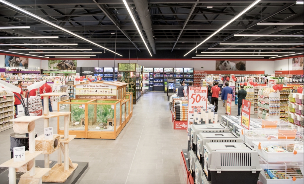 El especialista en mascotas Kiwoko cumple 18 años con 160 tiendas y un ecosistema integral único en el retail español