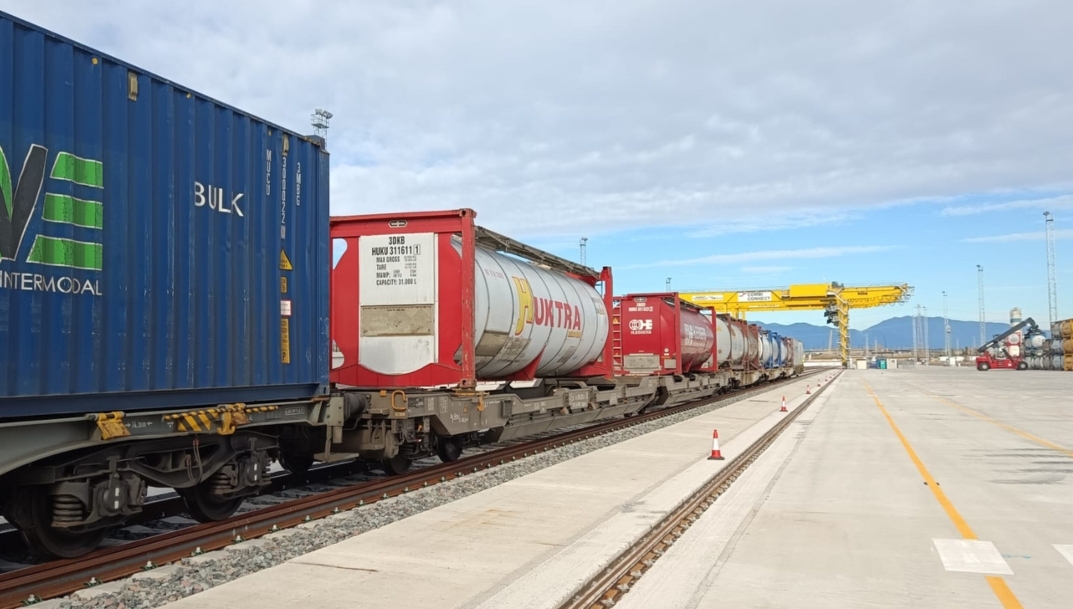 Adif realiza las primeras pruebas con trenes en la terminal de La Llagosta (Barcelona) previas a su explotación