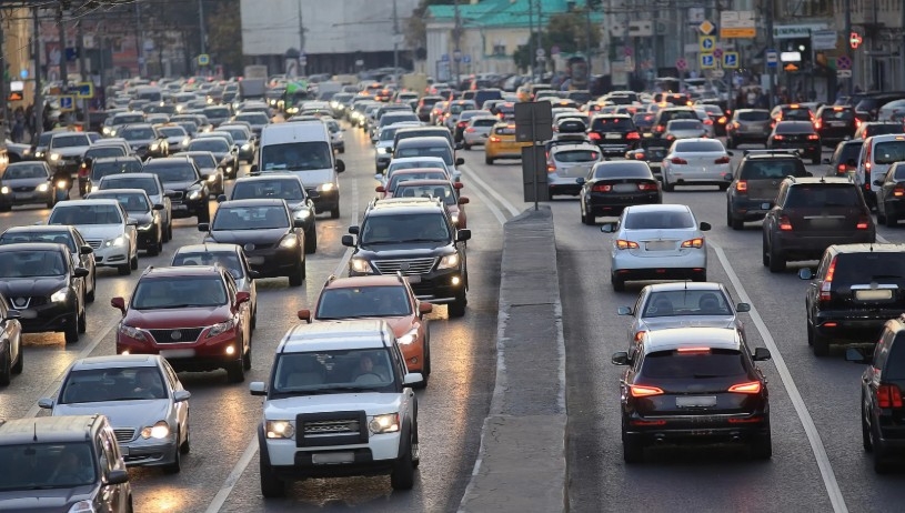 El parque móvil español creció el 2,2% en 2025 hasta 34,72 millones de vehículos asegurados 