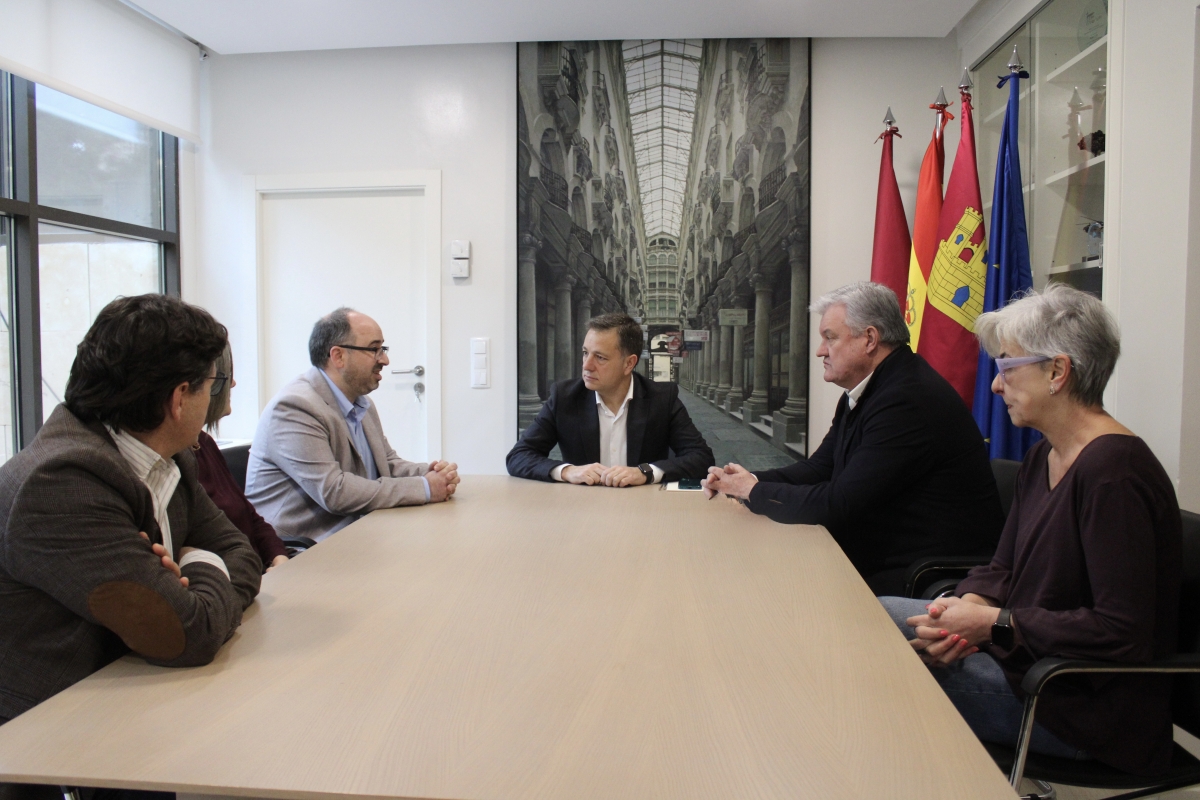 El alcalde Albacete constata el apoyo municipal a los talleres tras reunirse con la nueva directiva de Apetreva
