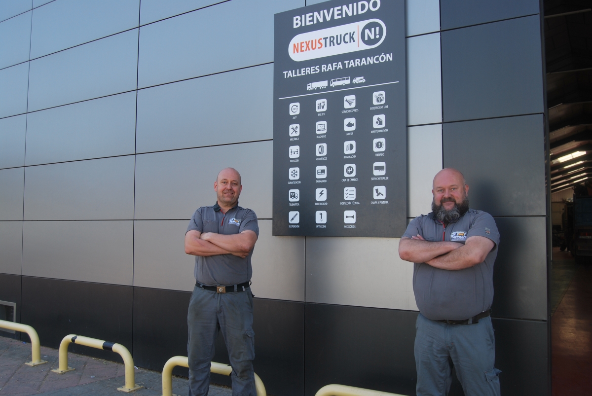 Los hermanos Javi y Rafael García, hijos del fundador del taller, abierto en 1982.