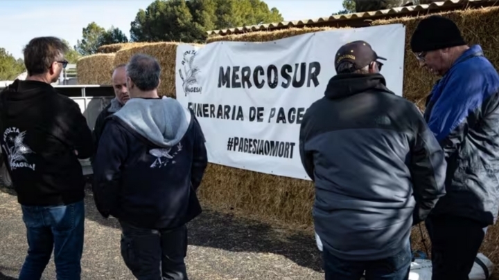 Las afecciones en las carreteras tras las protestas agrarias: CETM y Fendaismer denuncian los daños en la AP-7 y C-16