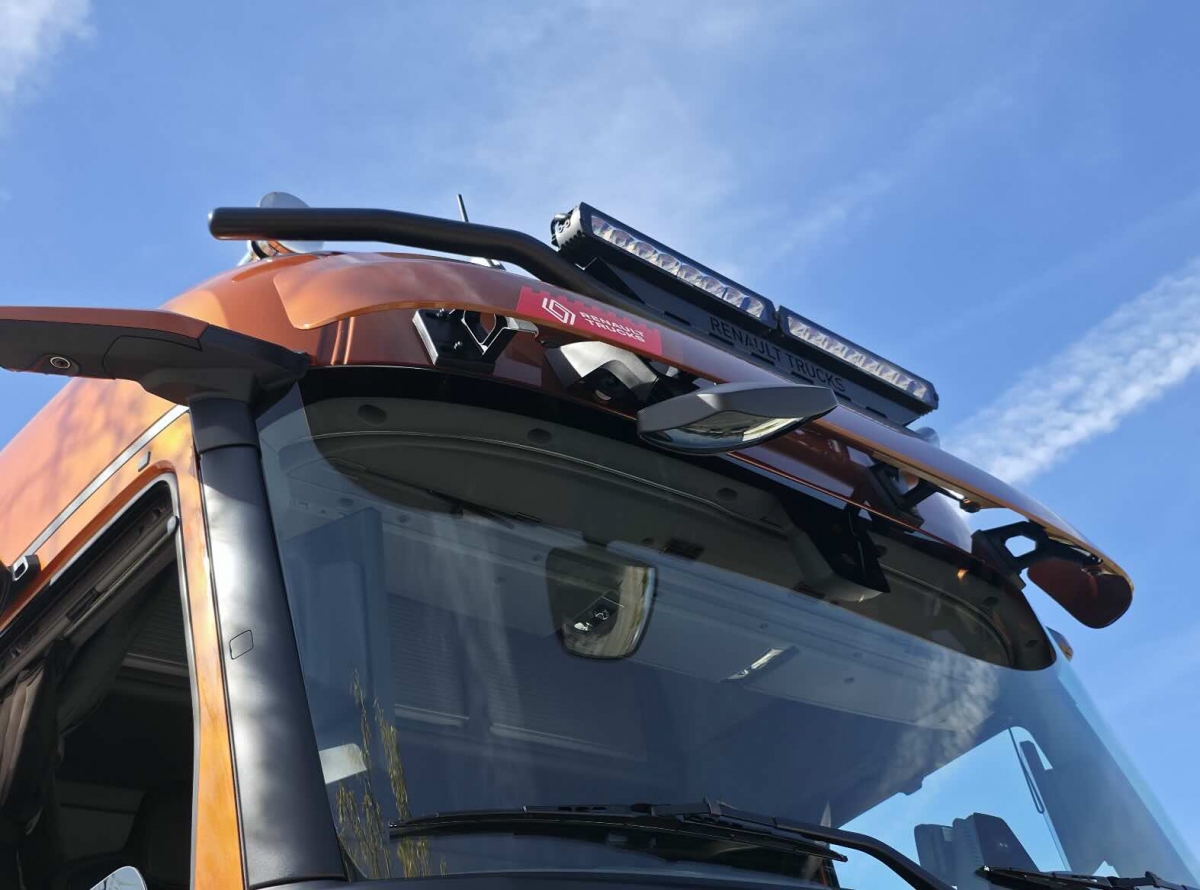 Se sabe guapo. Con este tupé el T ha conseguido consumos de récord.