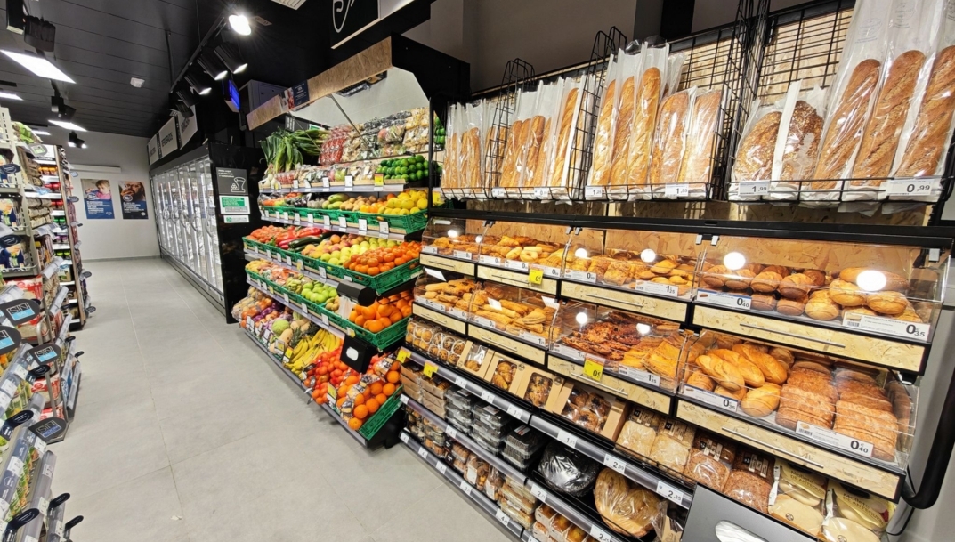 Interior del Carreour Express de Alzira.