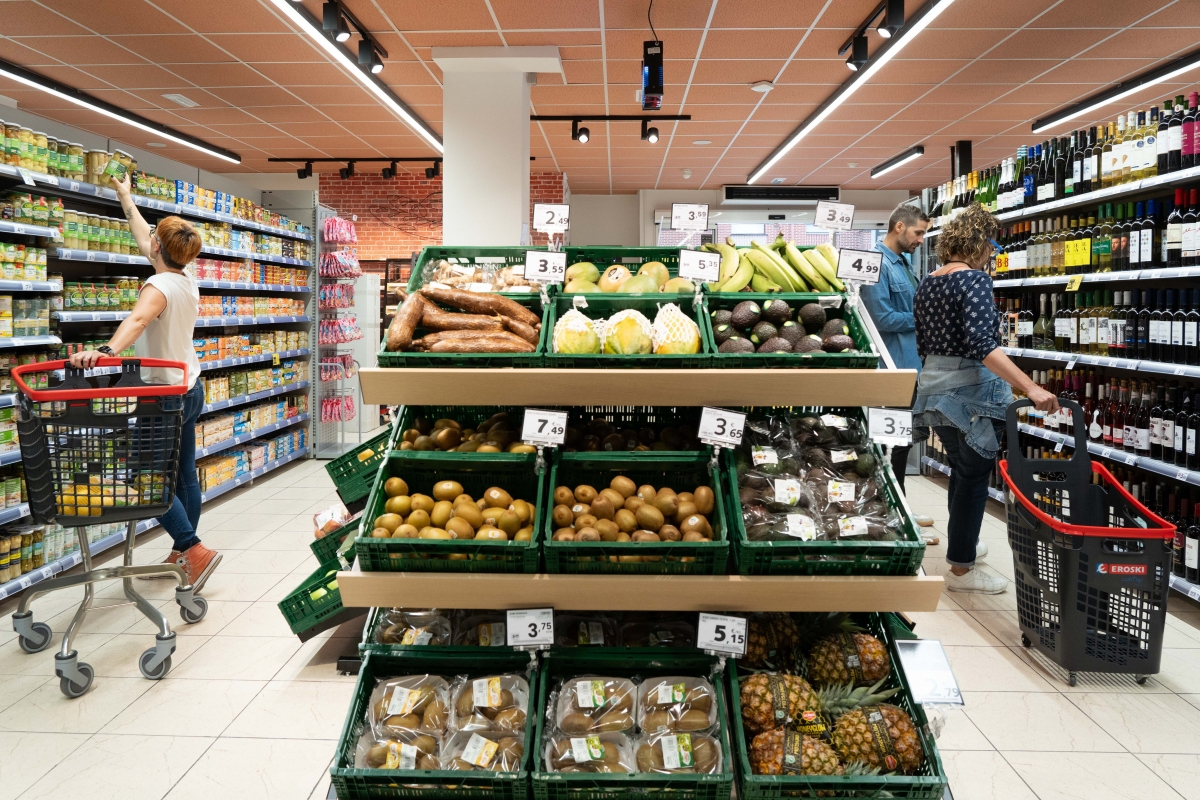 La enseña colabora con más de 2.000 productores de proximidad para asegurar productos frescos, de temporada.