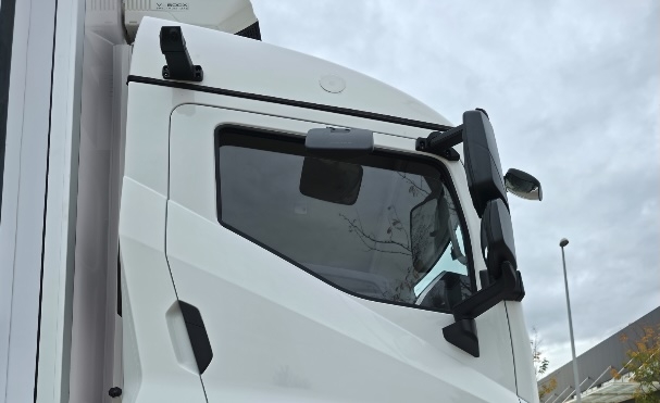 Máximo control del entorno: magníficos espejos y cámara de apoyo.