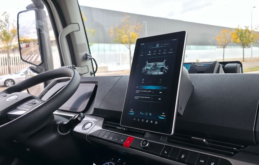 Original. La pantalla de infoentretenimiento se puede girar.