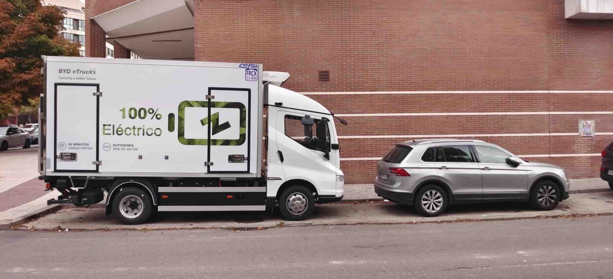 Con el pequeñín podemos aprovechar el hueco de un turismo para aparcar.