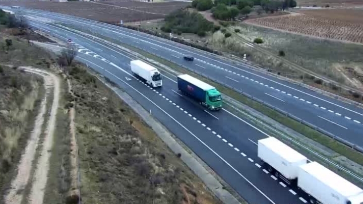 DGT avisa de que podrá restringir la circulación de camiones en varias provincias del norte