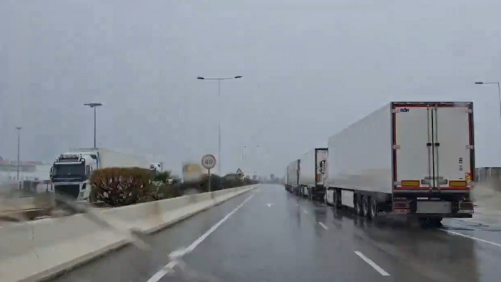 El temporal obliga a cerrar hasta este jueves el Puerto de Algeciras a camiones