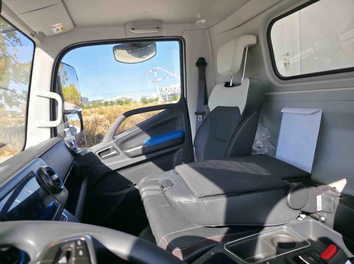 Los tripulantes de ventanilla disfrutan de privilegios business en ausencia del pasajero central.