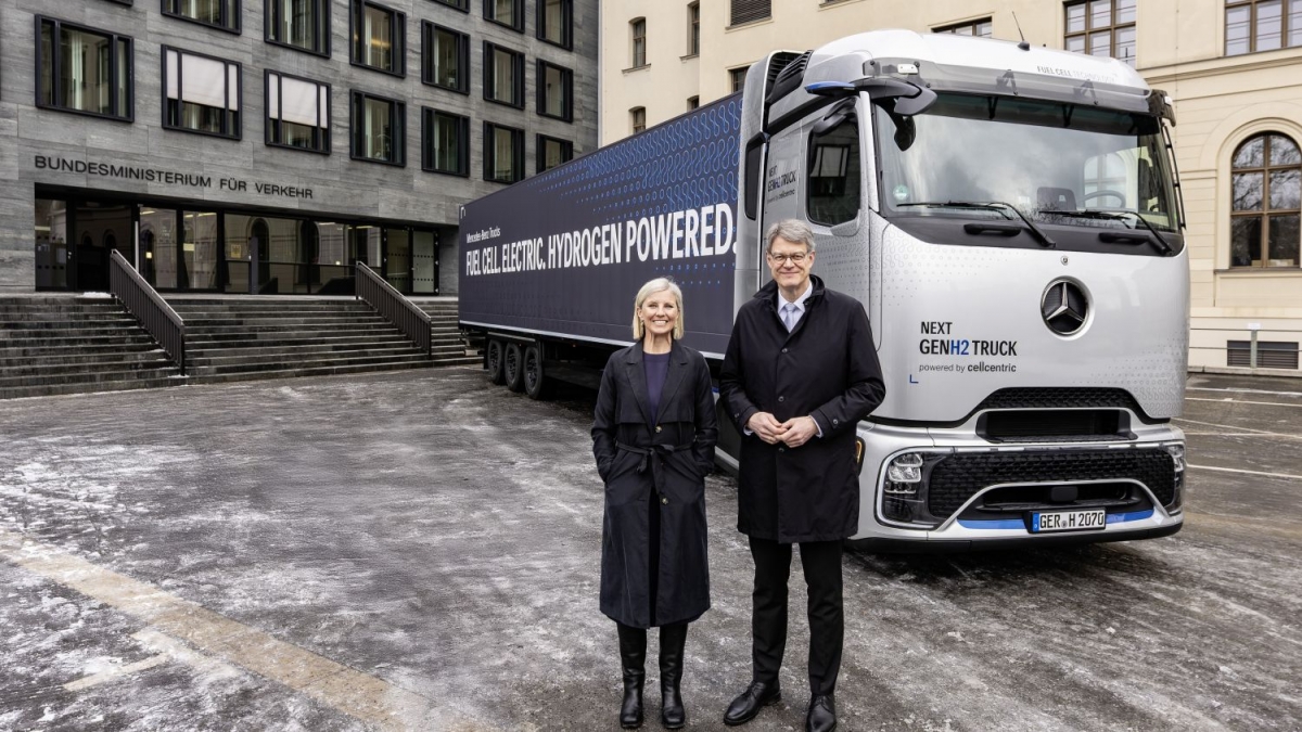 Daimler Truck presenta al Gobierno alemán su nuevo camión de hidrógeno para el transporte de larga distancia