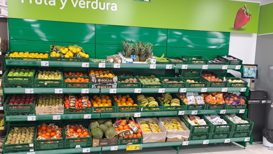 Sección de frutas y verduras en el nuevo Charter de Priego.