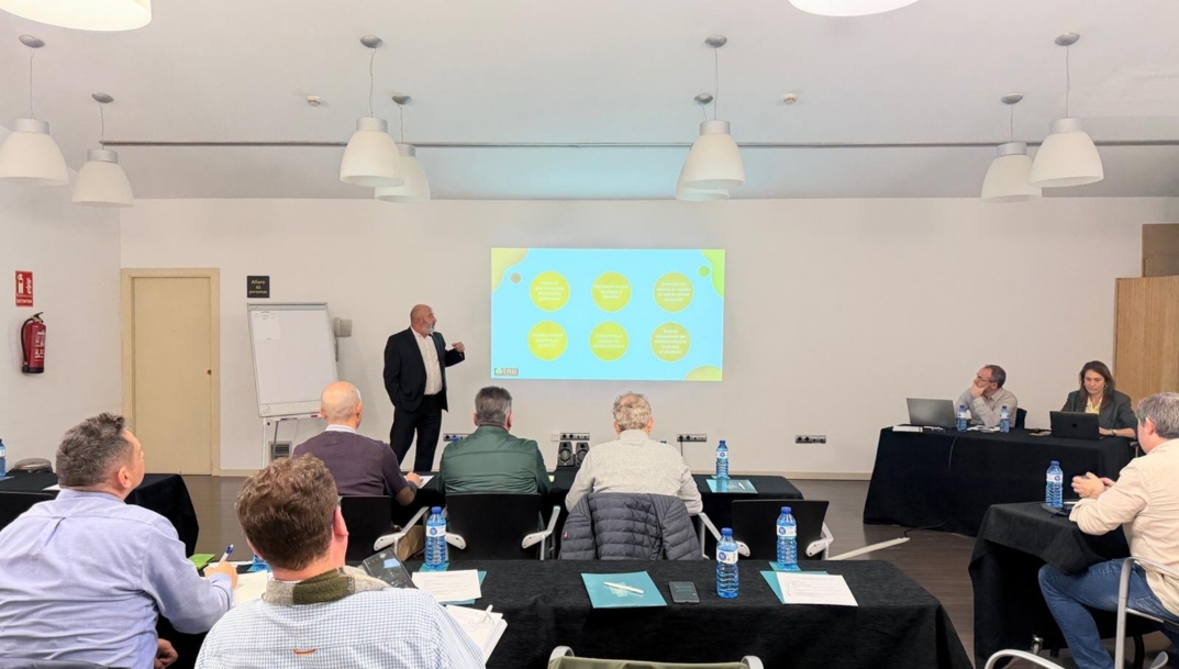 TNU culmina en Valencia y Murcia su gira por España para explicar el nuevo marco legal de productores e importadores de neumáticos