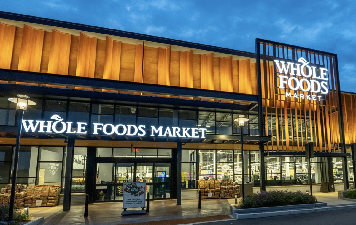 Amazon, un gigante del comercio físico: factura 22.561 millones a través de sus tiendas en 2025, un 5% más que en 2024