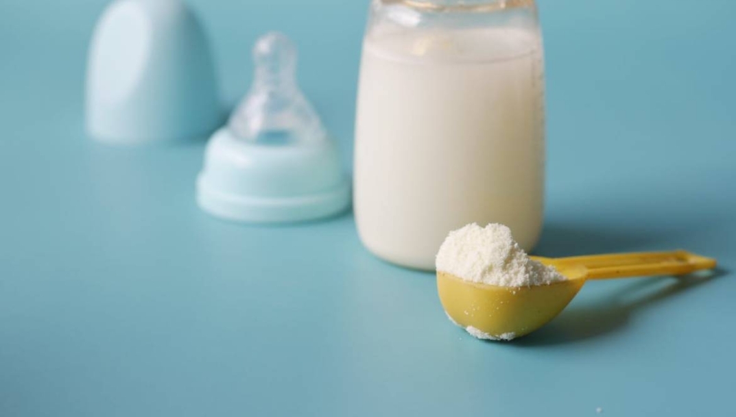 España detecta ocho posibles casos de bebés afectados por consumir leche con la toxina cereulida