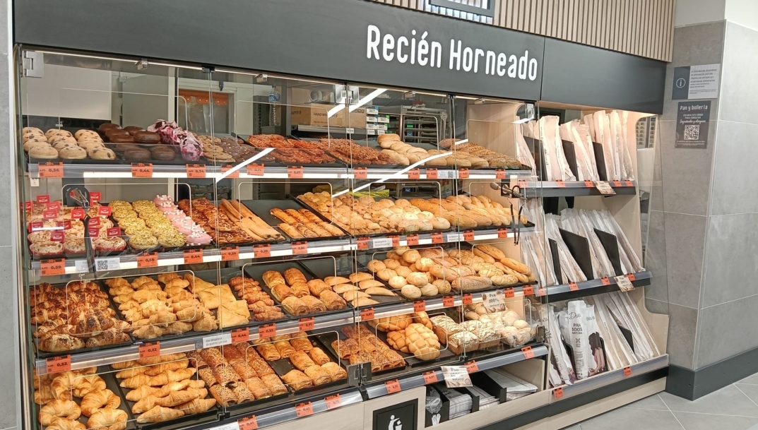 Sección de panadería y bollería del nuevo Dia de Teruel.