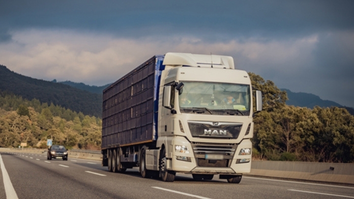 Ya se conocen todas las restricciones a camiones previstas para 2026 en las carreteras españolas