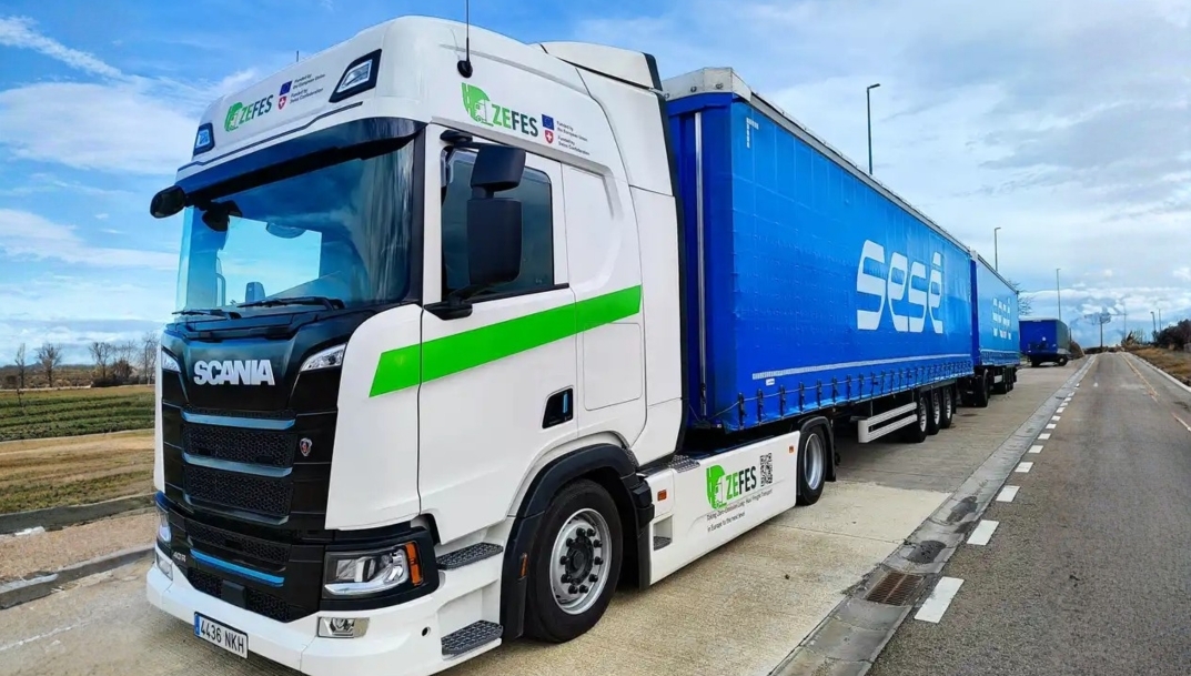 Sesé, junto a Scania y Zefes, inician la primera prueba de duotráiler eléctrico en España