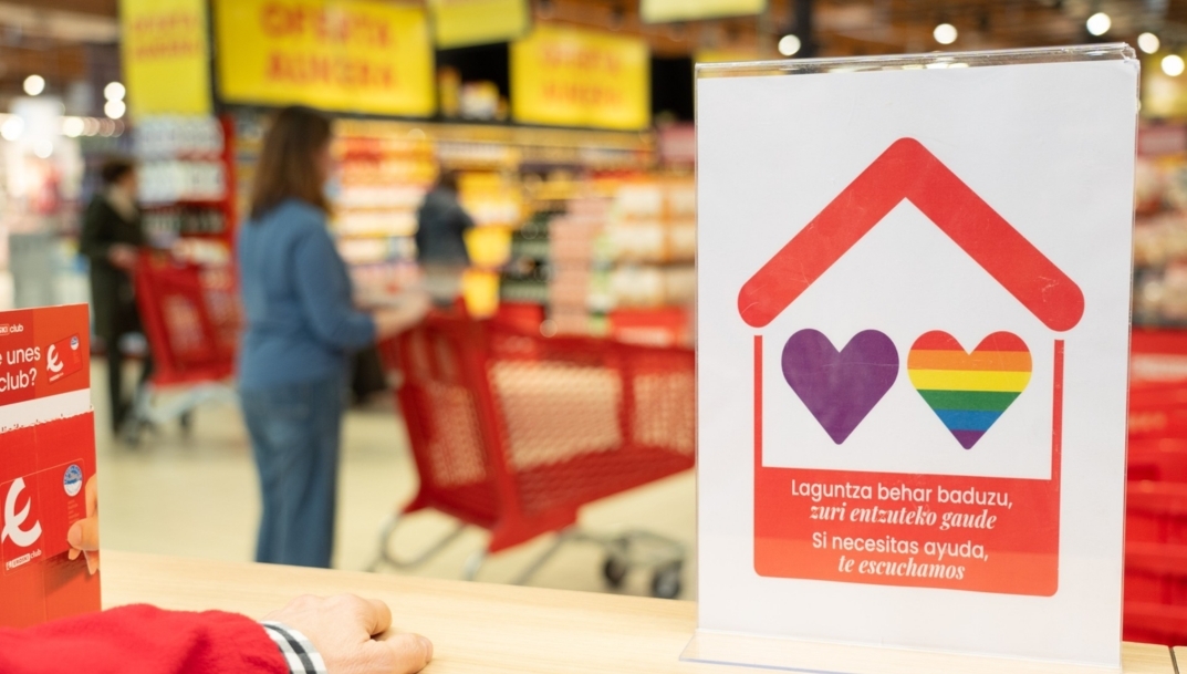 Eroski convierte sus supermercados en 'tiendas refugio' frente a la violencia de género