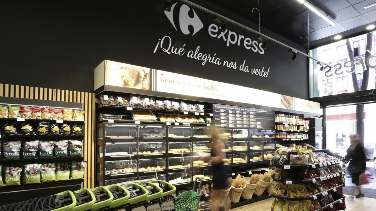 Carrefour crece en proximidad, pero no logra compensar la caída de sus hipermercados, que pierden compradores en beneficio de Mercadona y Lidl