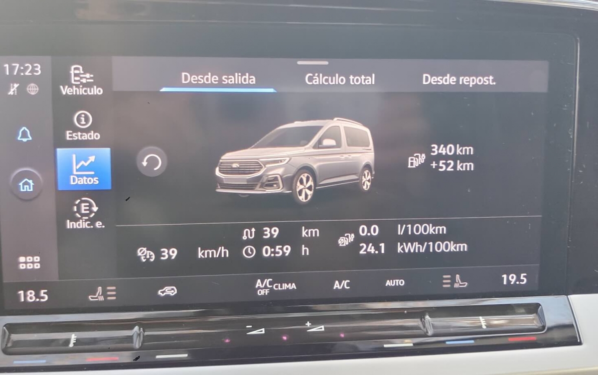La pantalla central ofrece información muy interesante del vehículo.
