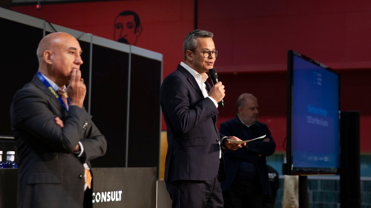 De izquierda a derecha, y en primer plano, Antonio Obregón, director de Madrid Culinary Campus; y Bertand Mothe, CEO de Makro. 