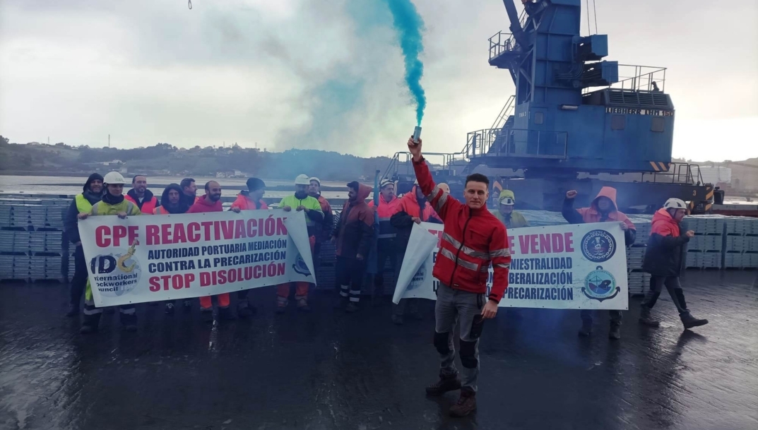 Los estibadores del Puerto de Avilés inician la segunda semana de huelga en defensa de sus empleos