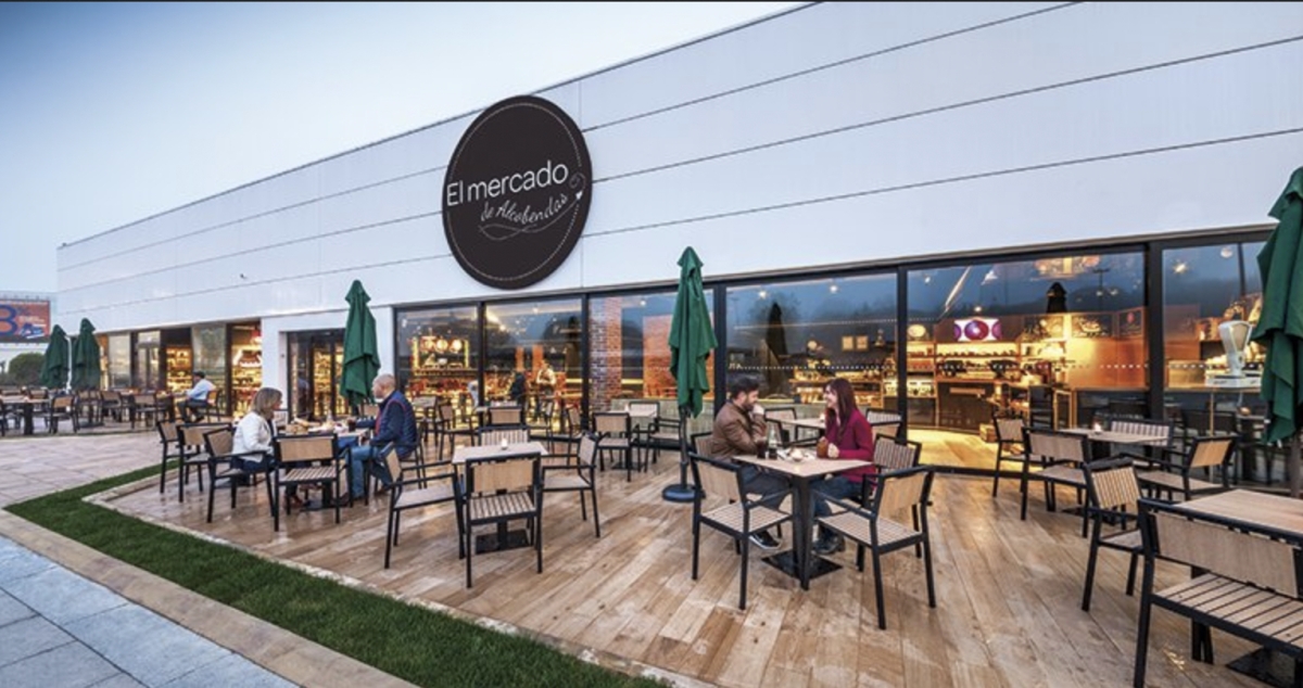 Mercado gourmet de Carrefour junto a su hipermercado de Alcobendas.