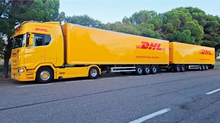 DHL eCommerce incorpora dos megacamiones y dos duotrailers para mejorar en sostenibilidad y capacidad