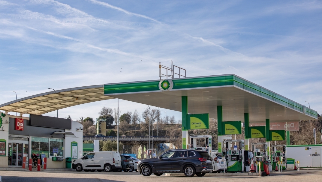BP ofrece a los clientes de CaixaBank reembolsos de hasta el 10% en sus estaciones de servicio
