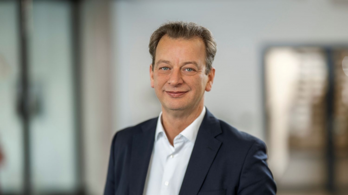 Krone reorganiza su estructura directiva y acuerda la salida de su CEO