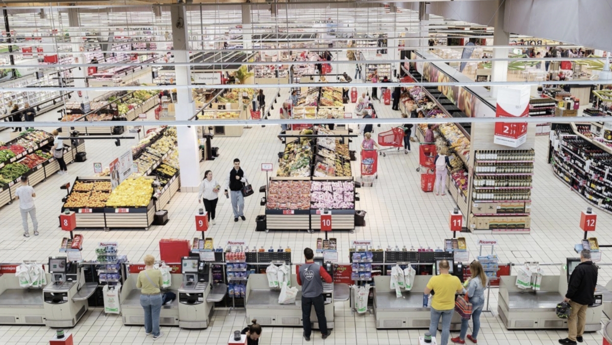 Auchan Retail factura 32.142 millones en 2025, el 1,5% más, con un retroceso del 1,4% para Alcampo