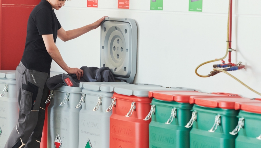 Mewa impulsa la sostenibilidad en los talleres con una nueva alfombrilla para la absorción de aceites