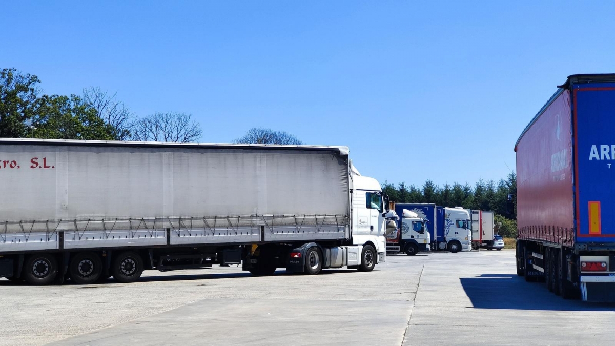 Los transportistas piden elevar temporalmente la fórmula para repercutir la subida del gasóleo