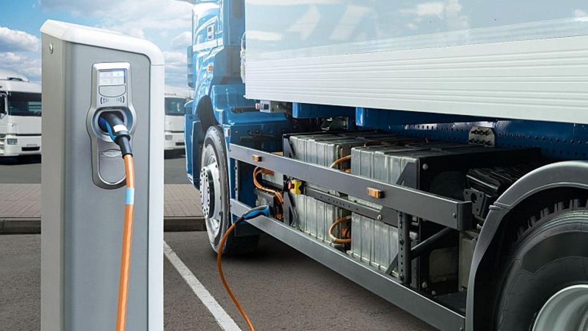 Las matriculaciones de camiones pesados eléctricos se triplican en febrero, pero son solo siete entre más de 2.000